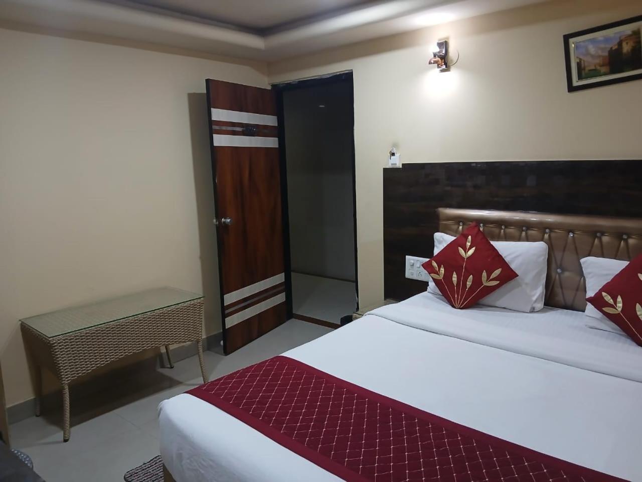 Blossoms Room Hotel Rr Hyderabad Exterior photo